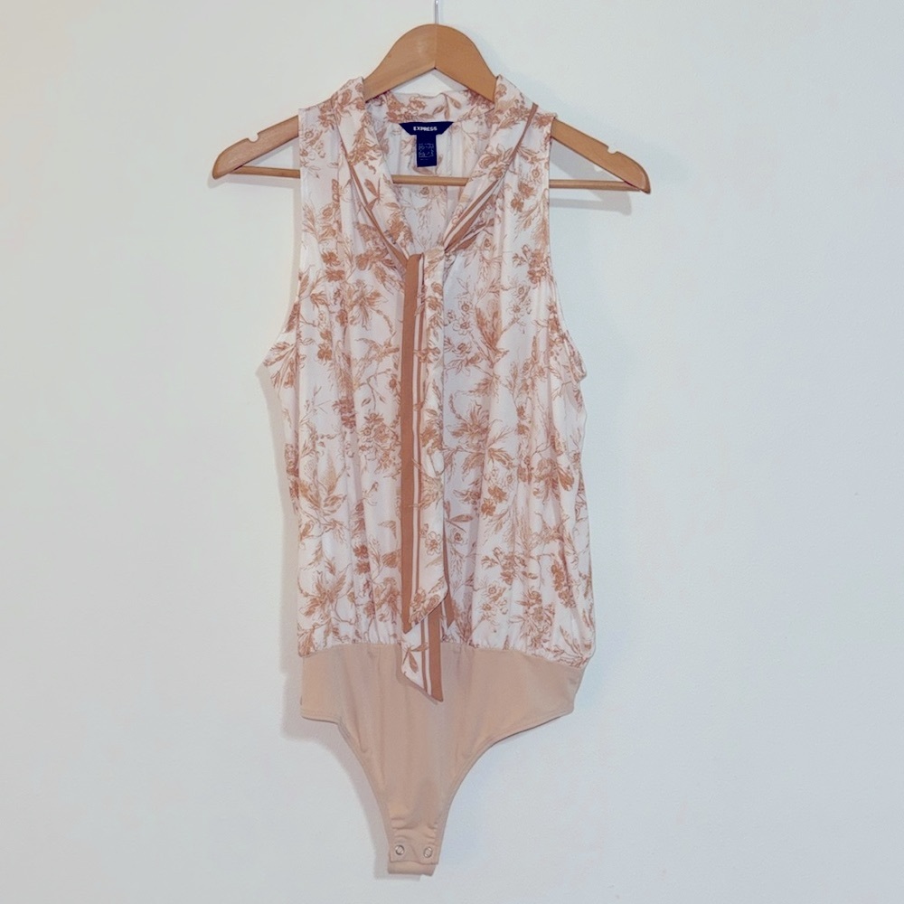 ✨Express Halter Top Bodysuit✨